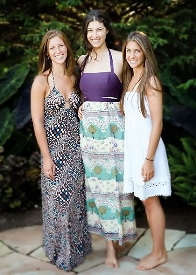 A picture of Deborah Jennifer Stern with her sisters.